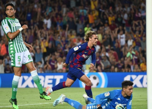 Griezmann 'nịnh' Messi trong ngày lập siêu phẩm trước Betis