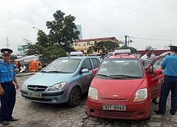 Hà Nội lấy ý kiến 'mặc đồng phục' cho taxi