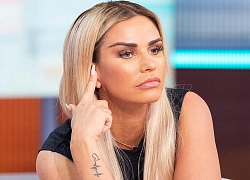 Katie Price lo hỏng tai sau phẫu thuật thẩm mỹ