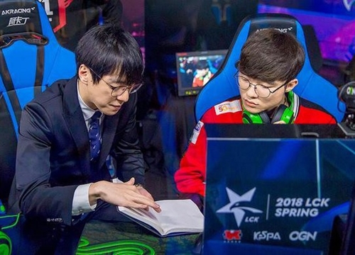 kkOma: "Áp lực kinh khủng mà Faker phải chịu đựng để đứng trên đỉnh cao là thứ không thể đo đếm được"