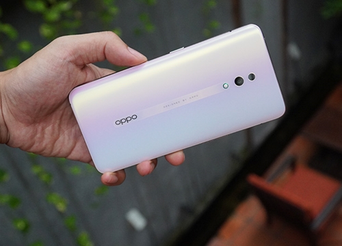 OPPO 2Z lộ ảnh thực tế: 4 camera, màn hình tràn viền đẹp mắt