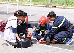 Phương Oanh, Ngọc Thanh Tâm, Oxy căng thẳng phá khóa cửa, Trương Quỳnh Anh ngã đau đớn tại "Mỹ nhân hành động"