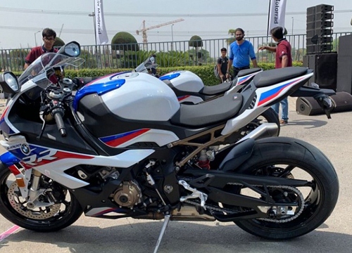 Rò rì hình ảnh bản phác thảo chiếc BMW S1000RR supercharged