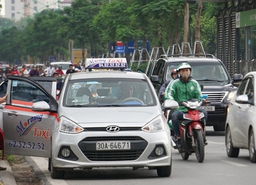 Taxi truyền thống muốn chuyển thành taxi công nghệ: Đường sống hay đường cùng?