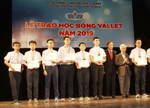 Trao hơn 500 suất học bổng Vallet cho học sinh xuất sắc năm 2019