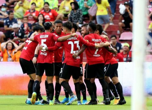 Văn Lâm cùng Muangthong United giành chiến thắng hủy diệt