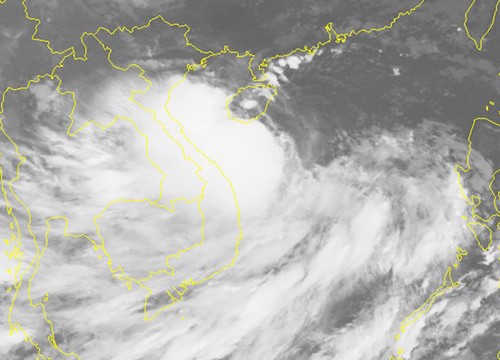 Bão số 4 giật cấp 11 áp sát Hoàng Sa, 385 tàu thuyền đang trong vùng nguy hiểm