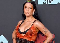 Halsey "lấp ló" vòng một nảy nở