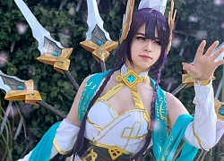 LMHT: Sneaky khiến người hâm mộ "đỏ mặt" vì màn cosplay Cảnh sát trưởng Piltover xinh đẹp