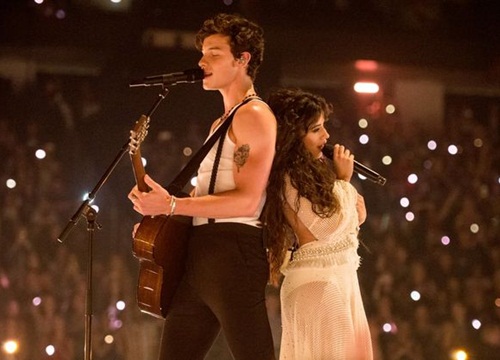 Senõrita của Shawn Mendes và Camila Cabello được đánh giá là một trong những sân khấu tệ nhất MTV VMAs 2019