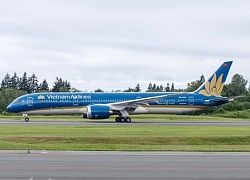 Siêu tàu bay Boeing 787 của Vietnam Airlines bị xe thang đâm thủng