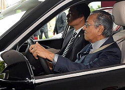 Thủ tướng Malaysia Mahathir Mohamad chạy thử xe VinFast Lux SA 2.0