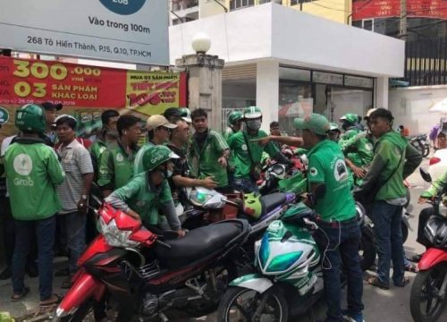 TP.HCM: Tài xế phản đối vì nhầm tưởng Grab tăng phí sử dụng ứng dụng