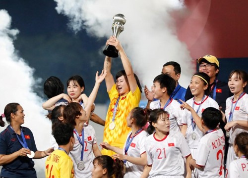 'Tuyển Việt Nam làm nên lịch sử trên đất Thái'