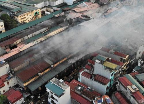 Vụ cháy khủng khiếp ở công ty phích nước Rạng Đông: Không ăn thực phẩm nuôi, trồng trong bán kính 1km