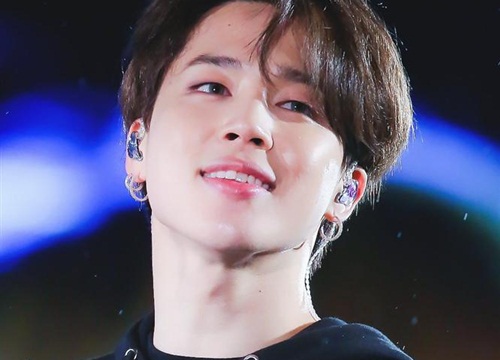 Thực hư tin đồn Jimin (BTS) uống rượu tại hộp đêm, thân mật cùng gái lạ trong kỳ nghỉ