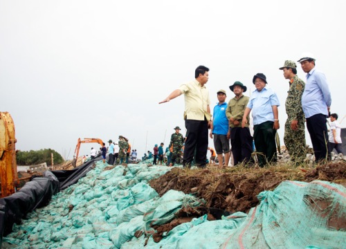 Cà Mau "gồng mình" ứng phó sạt lở ven biển