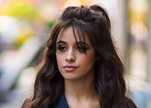 Camila Cabello hóa nữ hoàng Hy Lạp trong teaser ca khúc mới: Một kỷ nguyên 'hường phấn' sắp bắt đầu?