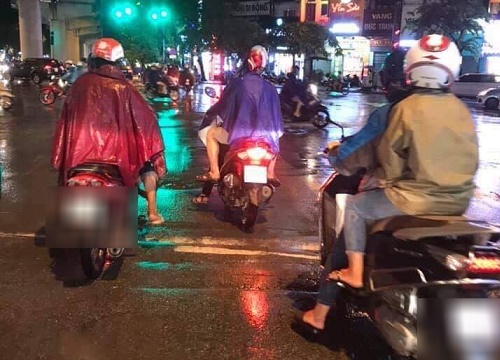 Đội mưa đi thăm người yêu, chàng trai bàng hoàng phát hiện bị "cắm sừng" nhưng thái độ dứt tình của bạn gái mới đáng chú ý