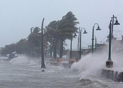 Hai áp thấp nhiệt đới đang gây sóng to, gió lớn trên Biển Đông