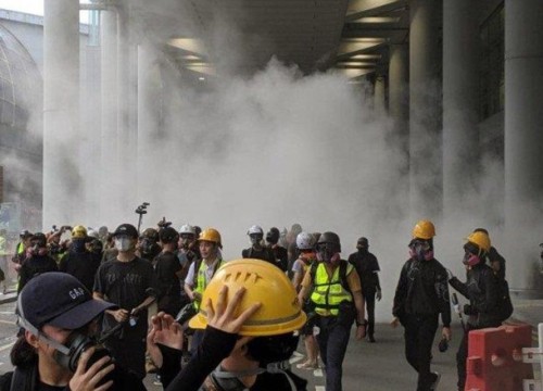 Hong Kong: Người biểu tình không thể vào được sân bay