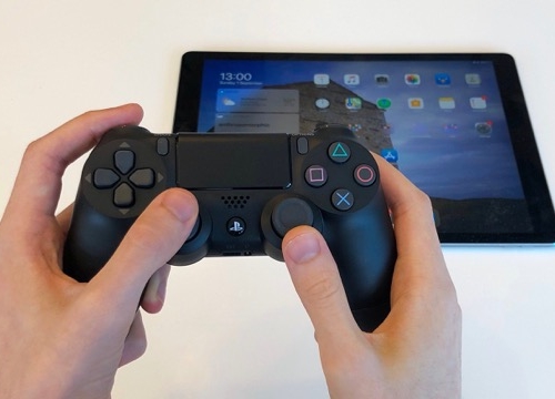 Hướng dẫn kết nối tay cầm PS4, Xbox One với iPhone, iPad