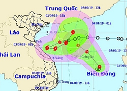 Hướng di chuyển "hút nhau" của 2 áp thấp nhiệt đới trên Biển Đông