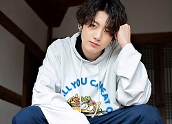 Jungkook (BTS) được phong 'thánh sold out' nhờ dùng gì hết nấy