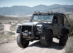 Land Rover Defender bản độ Himalaya Spectre ăn theo James Bond có gì?