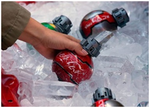 Mỹ lại cho phép mang chai Coca Cola hình quả bom lên máy bay