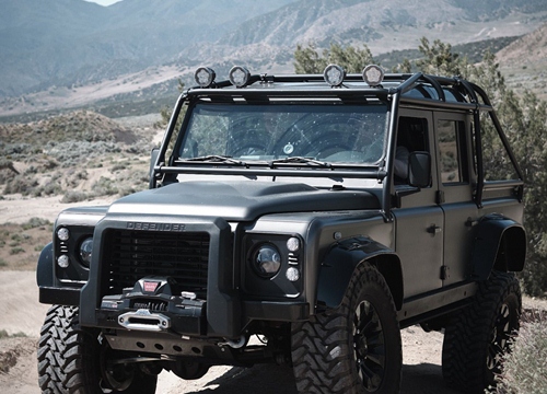 "Gã đô vật" Land Rover Defender Himalaya Spectre lấy cảm hứng từ phim 007 có gì nổi trội?