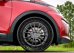 Với lốp "xuyên thấu" Michelin UPTIS, chiếc Chevrolet Bolt EV muôn đời không bị nổ lốp