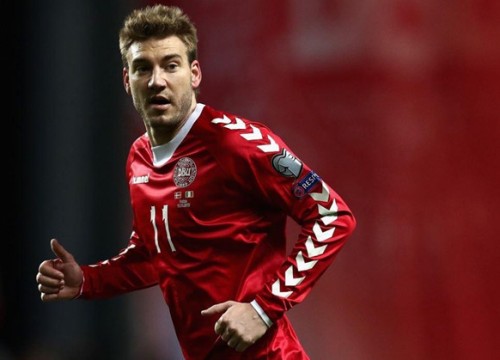 Bendtner giúp CLB mới bán hết áo đấu trong một ngày