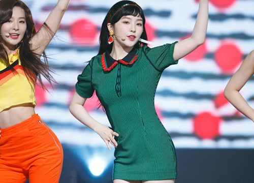 Fan 'ném đá' khi stylist luôn cho Red Velvet mặc đồ ngắn đến hớ hênh