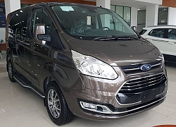 Ford Tourneo 2019 bất ngờ xuất hiện tại showroom ở TPHCM trước ngày ra mắt