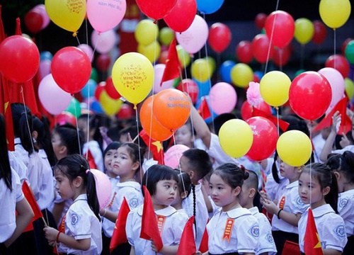 Khai giảng ai chẳng háo hức nhưng ngẫm lại cũng nhiều kỉ niệm đáng để... "rén" ra phết!