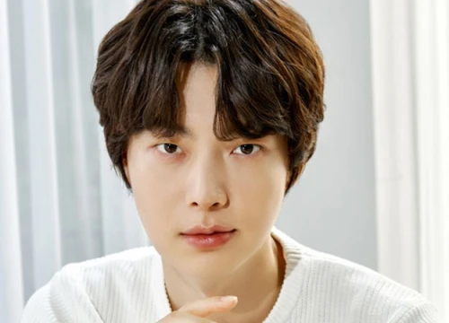 Khi Goo Hye Sun dừng hoạt động, Ahn Jae Hyun tăng cân đến mức khó nhận ra và âm thầm có động thái mới