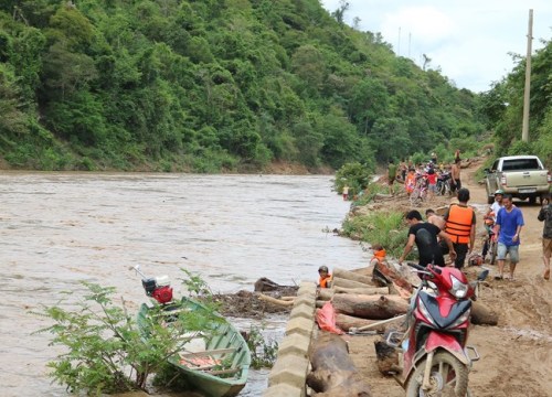 Một học sinh ở Nghệ An dũng cảm cứu sống 2 người dân giữa dòng lũ