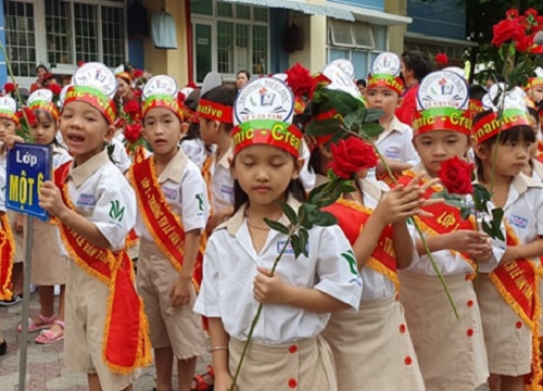 Muôn màu không khí khai giảng năm học mới trên cả nước