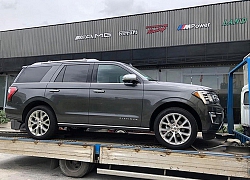 SUV 'khủng long' Ford Expedition thế hệ mới đầu tiên cập bến VN