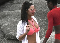 Ca sĩ Tulisa diện bikini nóng bỏng hết nấc