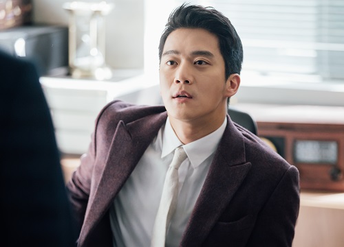 Gặp lại Ha Seok Jin nam diễn viên tài năng của điện ảnh xứ Hàn trong "Văn phòng lấp lánh"