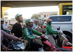 Nỗi niềm sinh viên chạy GrabBike mưu sinh: Rời vòng tay cha mẹ... đến đối mặt hiểm nguy