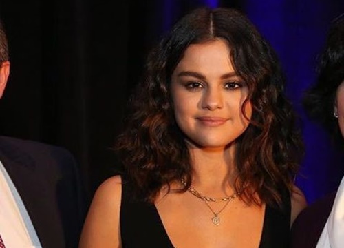 Selena Gomez lộ ảnh đổi kiểu tóc mới, fan liên tục khen xinh