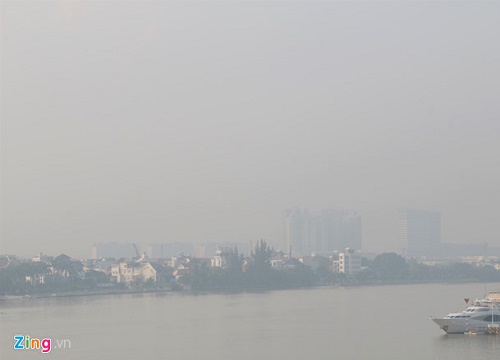 TP.HCM lại chìm trong mù khô, người dân than bị cay mắt