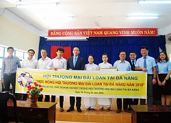 Trao học bổng cho học sinh nghèo vượt khó học giỏi tại Đà Nẵng