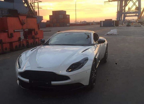 Aston Martin DB11 màu trắng Morning Frost White về Việt Nam