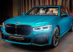 BMW M760Li 2020 màu xanh đặc biệt tại UAE, giá 200.000 USD