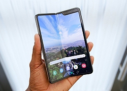 Samsung Galaxy Fold "cháy hàng" chỉ sau vài giờ mở bán tại quê nhà