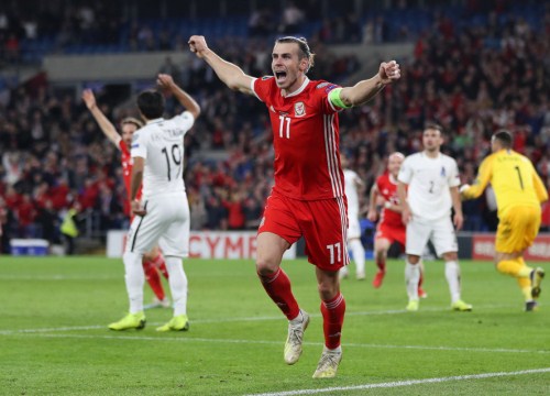 Gareth Bale hóa người hùng, Xứ Wales thắng hú vía